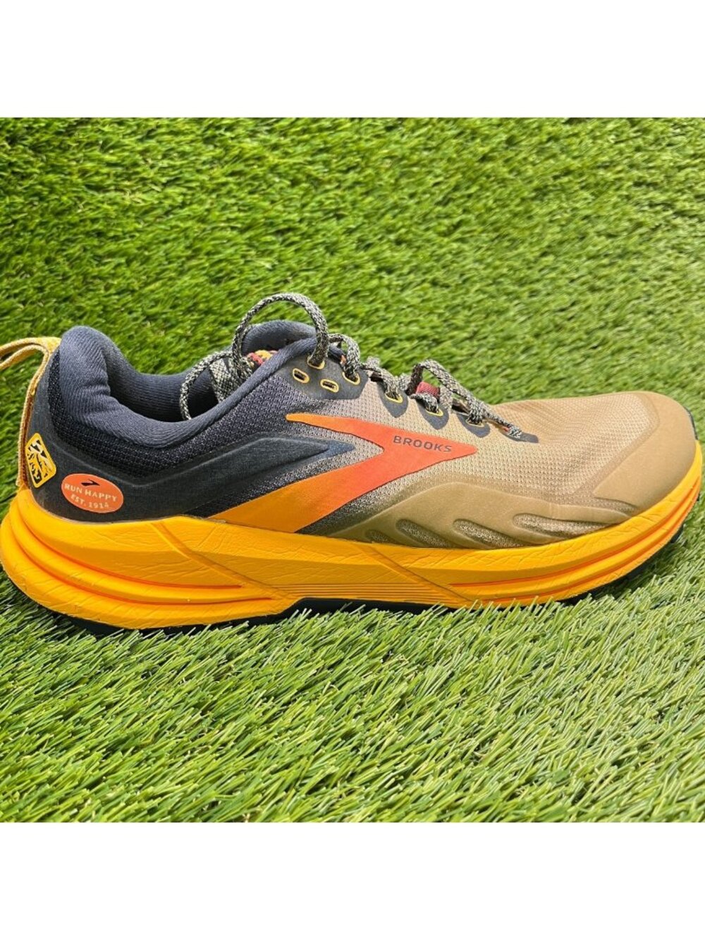 Brooks Cascadia 16 Mens Size 10.5 Khaki Orange Navy Trail Running Shoes Sneakers